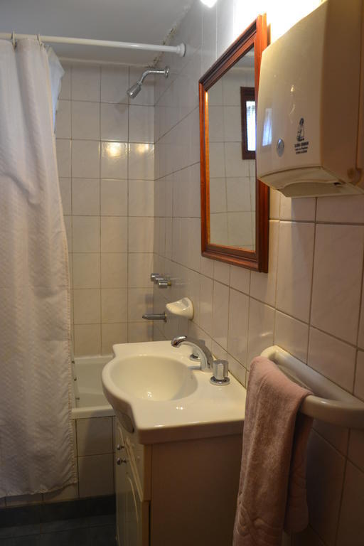 Camping Y Hostal El Ovejero El Calafate Chambre photo
